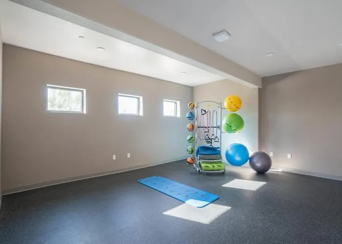 Modern 2bd - Gym, Pool, Parking, W-d - Sleeps 8 * Tempe