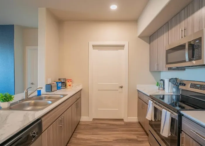 Modern 2bd - Gym, Pool, Parking, W-d - Sleeps 8 Tempe