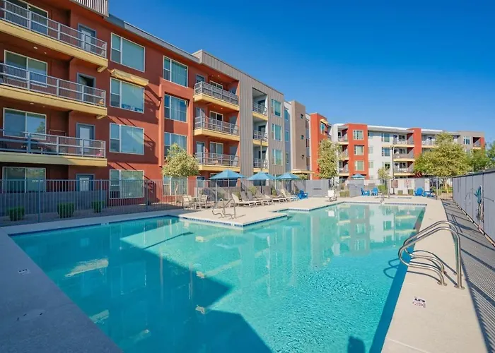 Modern 2bd - Gym, Pool, Parking, W-d - Sleeps 8 Apartment