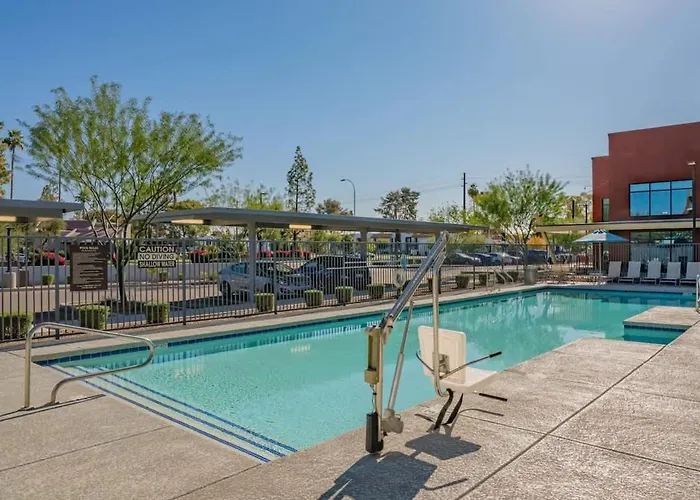 Modern 2bd - Gym, Pool, Parking, W-d - Sleeps 8 Apartment Tempe
