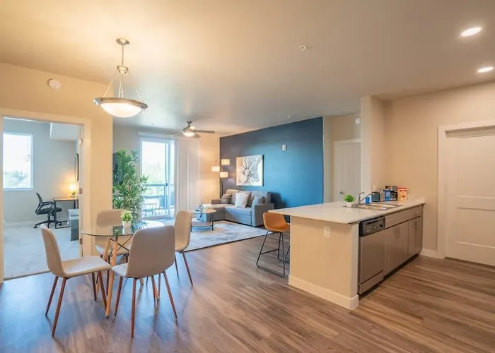 Modern 2bd - Gym, Pool, Parking, W-d - Sleeps 8 Apartment Tempe