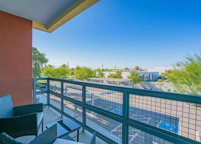Modern 2bd - Gym, Pool, Parking, W-d - Sleeps 8 Tempe