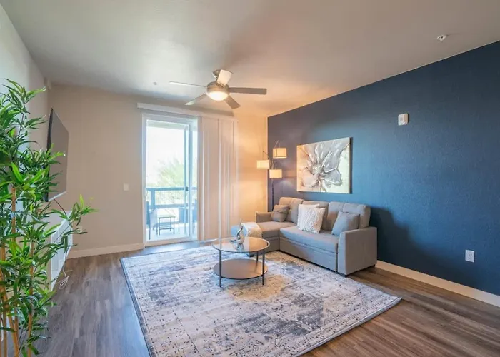 Modern 2bd - Gym, Pool, Parking, W-d - Sleeps 8